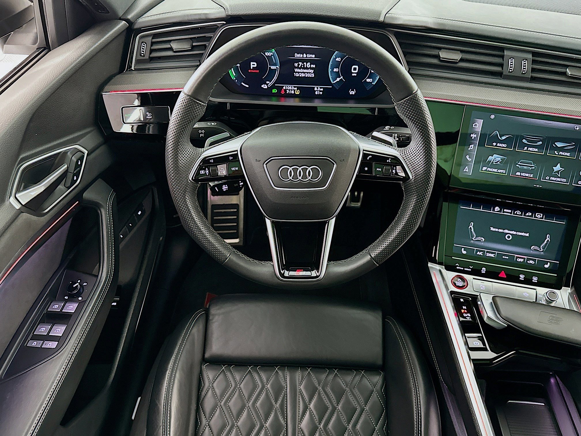 Used 2024 Audi SQ8 e-tron Premium Plus w/ Black Optic Package image 21