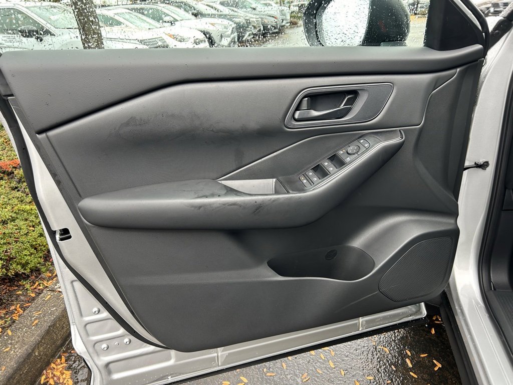 New 2025 Nissan Rogue S image 9