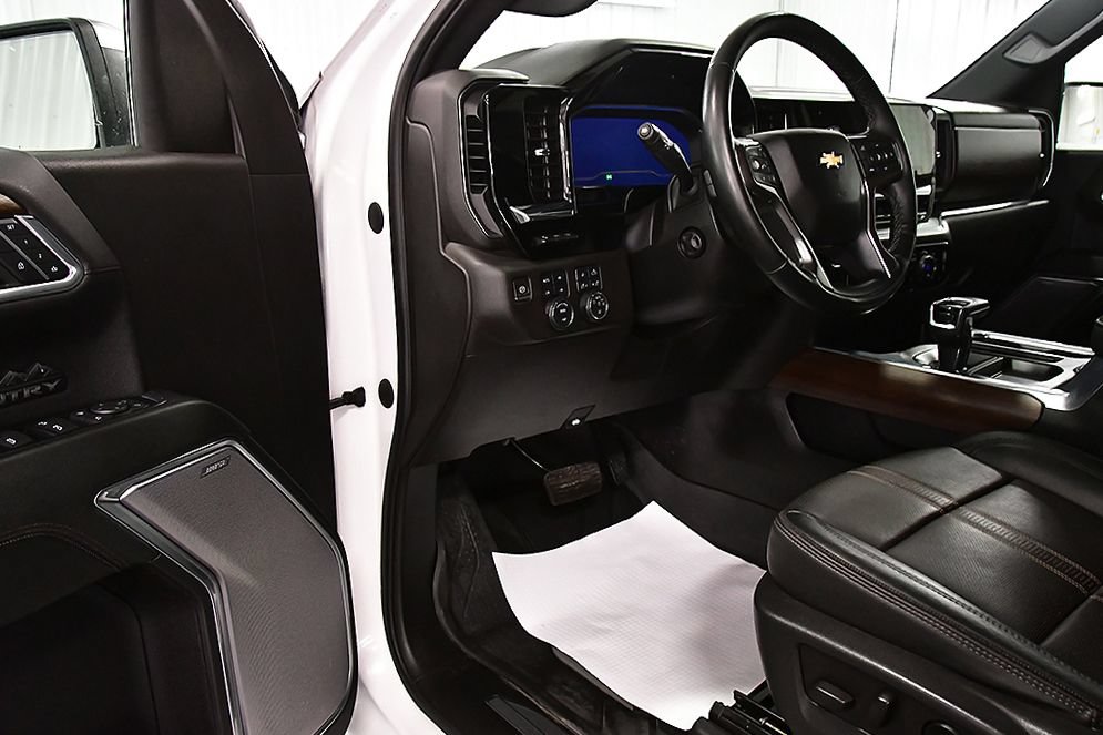 Used 2023 Chevrolet Silverado 1500 High Country w/ Technology Package AWD/4WD image 17