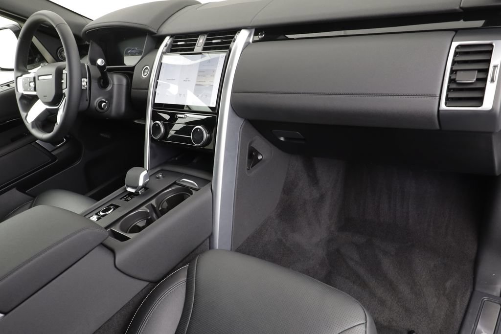 Certified 2026 Land Rover Discovery S AWD/4WD image 22