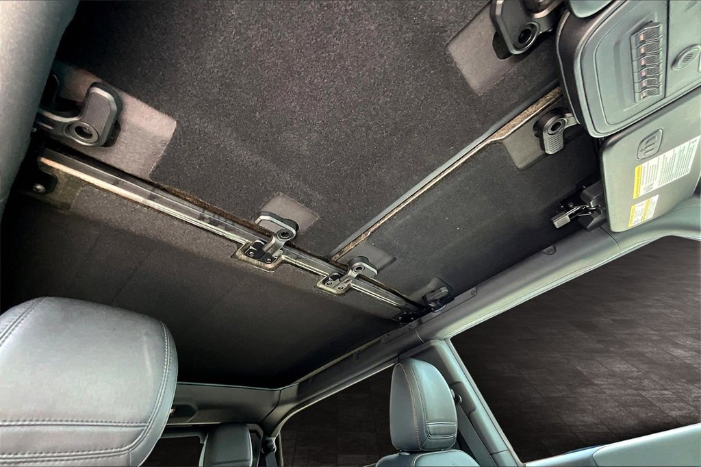 Used 2023 Ford Bronco Badlands image 11