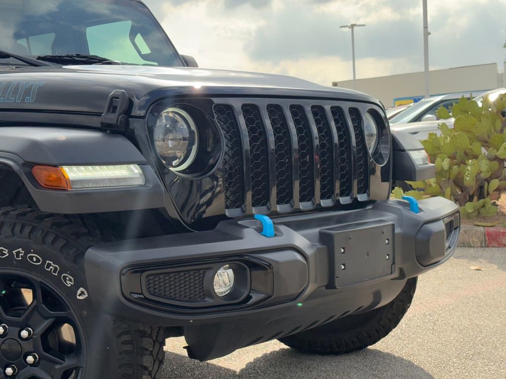Used 2023 Jeep Wrangler Unlimited w/ 8.4" Radio Group AWD/4WD image 3
