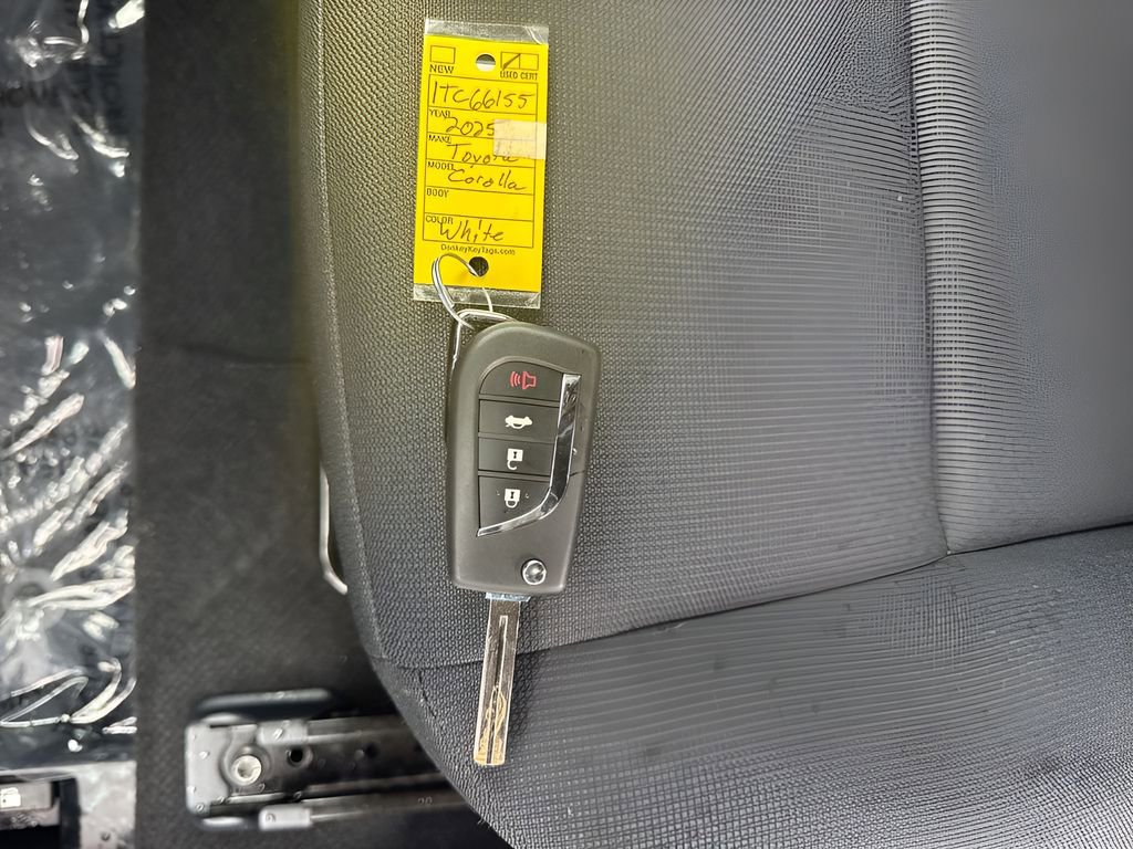 Used 2025 Toyota Corolla LE FWD image 31