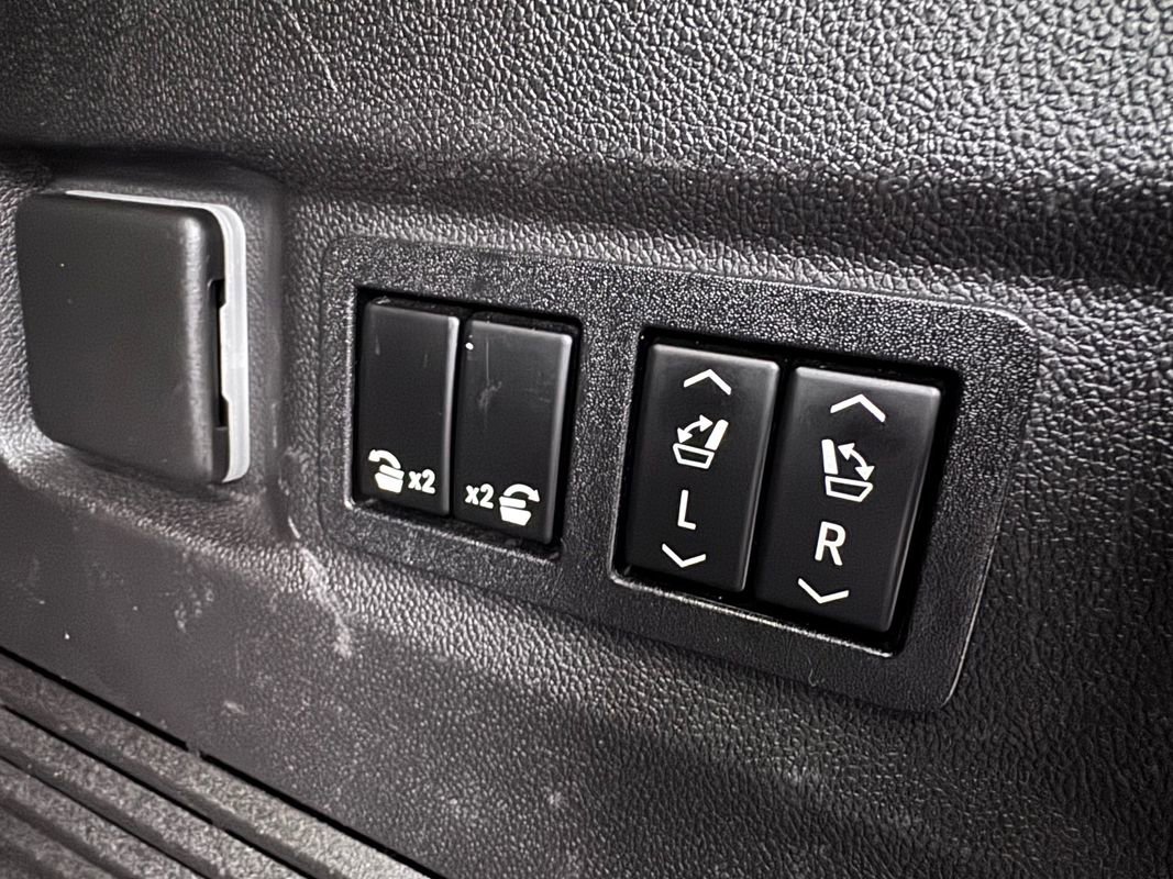 Used 2022 GMC Yukon Denali w/ Denali Premium Package image 51