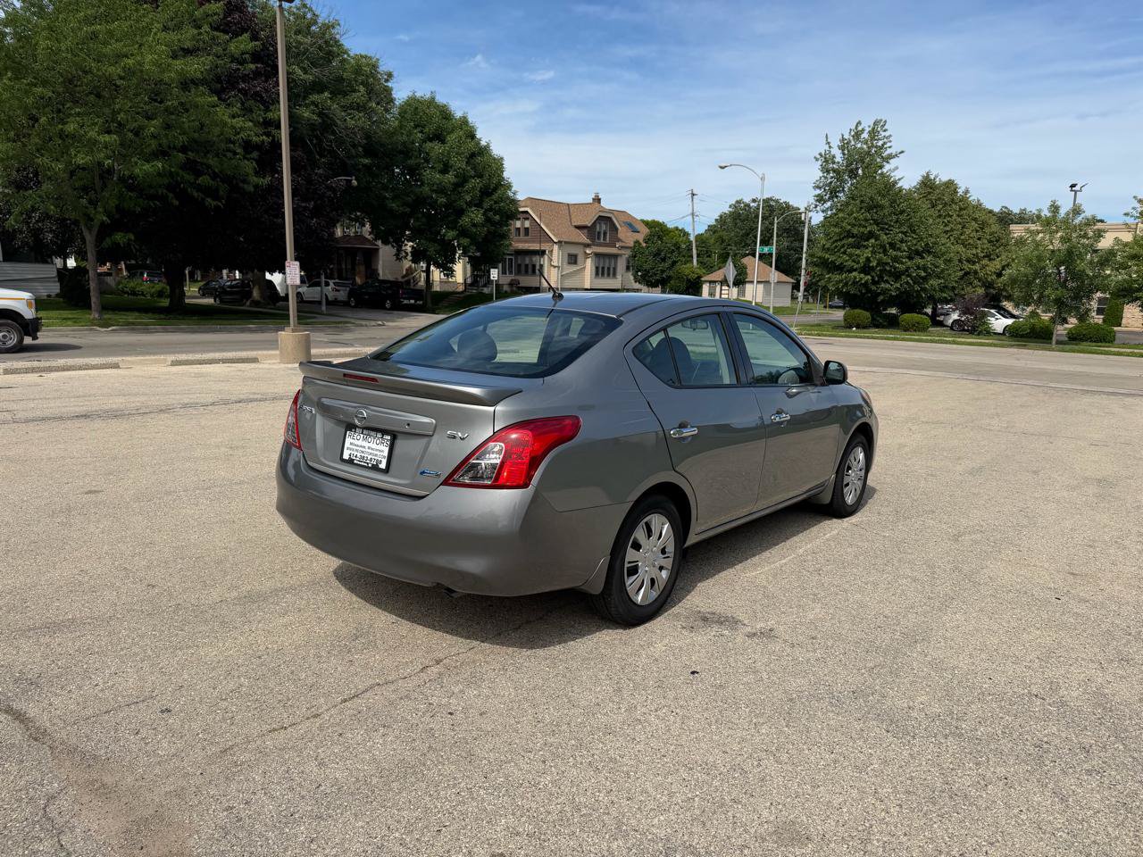 Used 2014 Nissan Versa SV FWD image 7