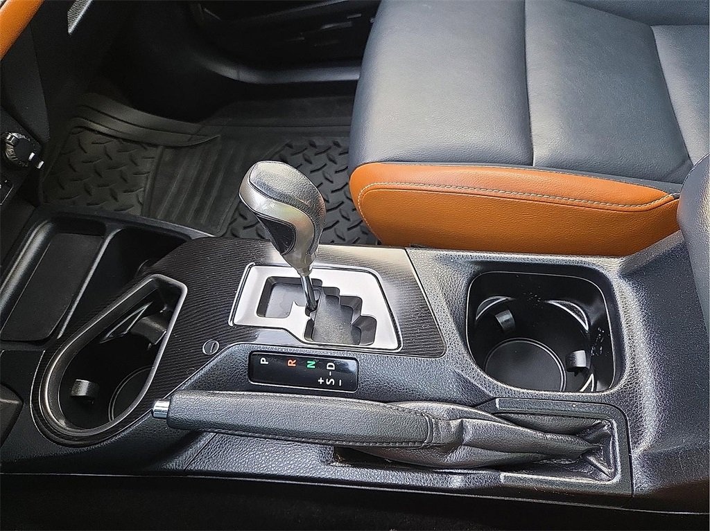 Used 2018 Toyota RAV4 SE image 20