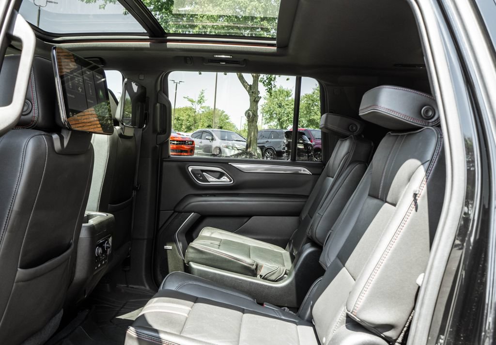 Used 2021 Chevrolet Suburban RST w/ Luxury Package AWD/4WD image 25