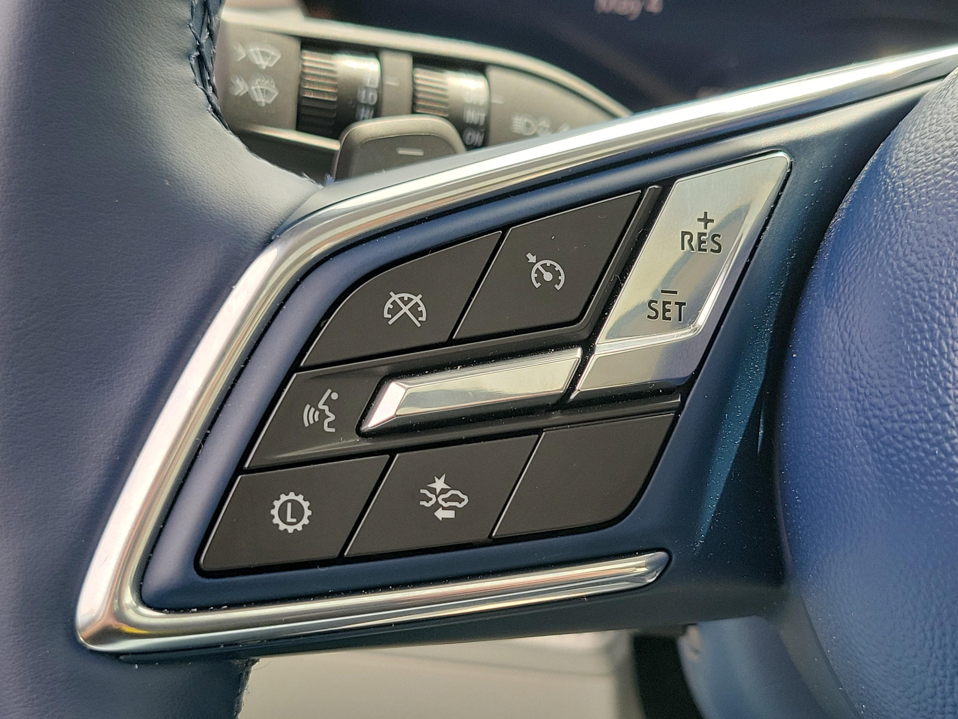 Used 2025 Buick Enclave Avenir FWD image 22