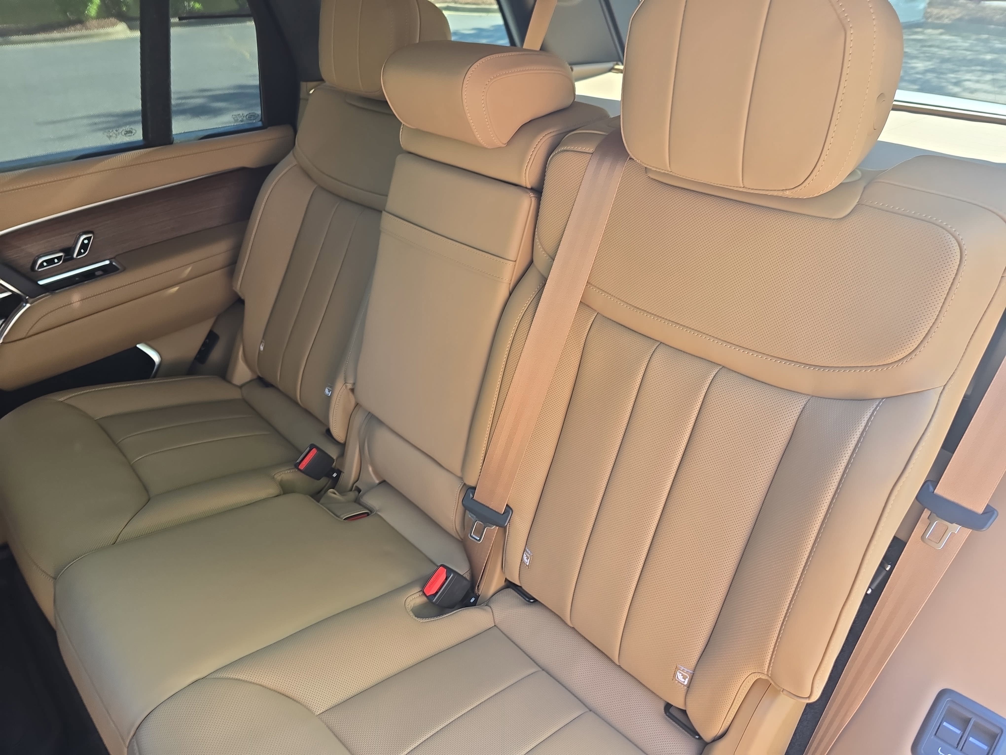 New 2026 Land Rover Range Rover Long Wheelbase SE image 14