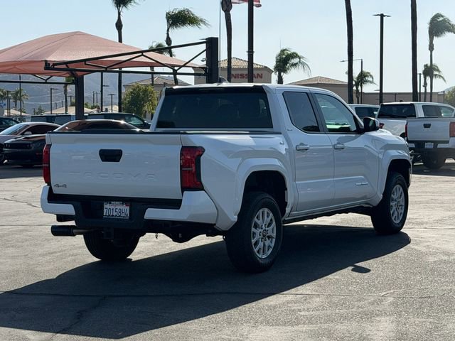 Used 2025 Toyota Tacoma SR5 AWD/4WD image 5