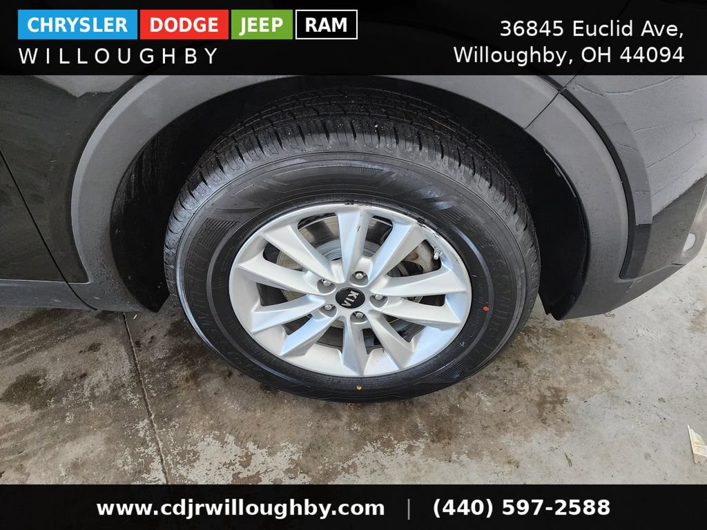 Used 2020 Kia Sorento LX FWD image 42