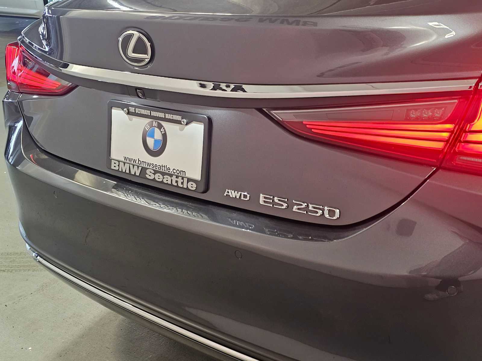 Used 2023 Lexus ES 250 w/ Premium Package image 7