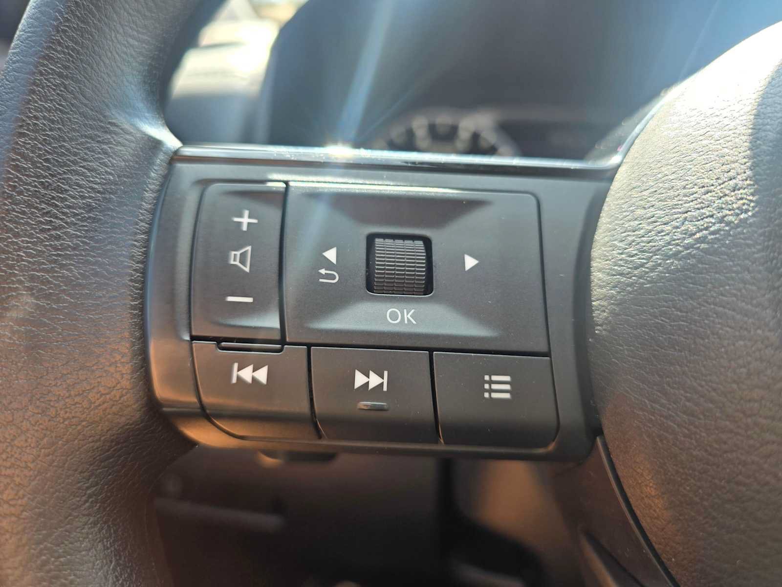 Used 2023 Nissan Rogue SV FWD image 31