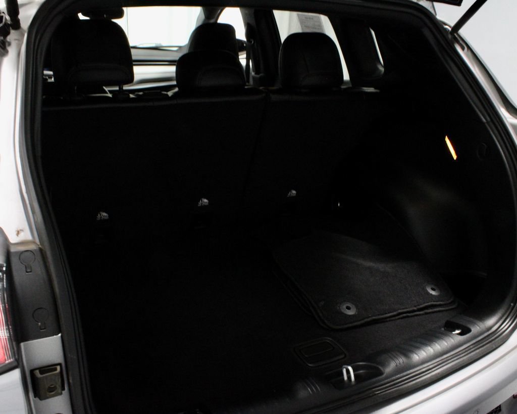 Used 2023 Jeep Compass Limited AWD/4WD image 13