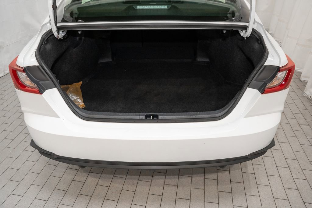 Used 2025 Toyota Camry SE image 5