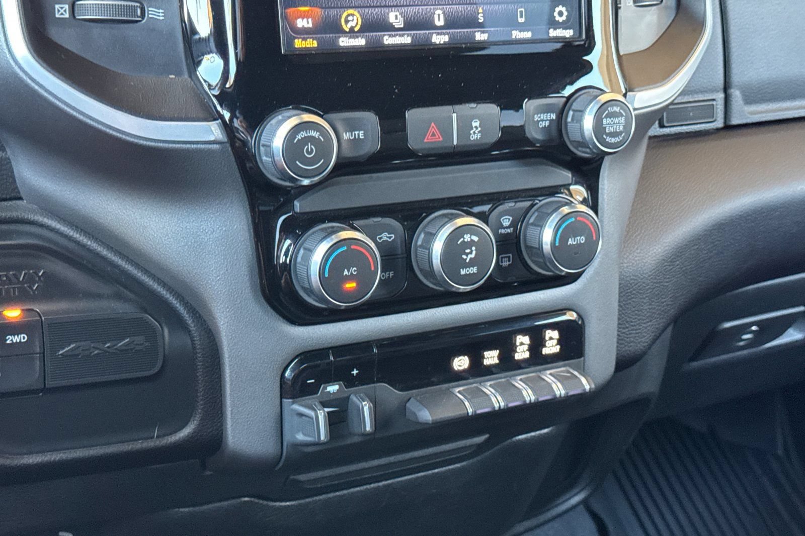 Used 2021 RAM 2500 Big Horn w/ Night Edition AWD/4WD image 20