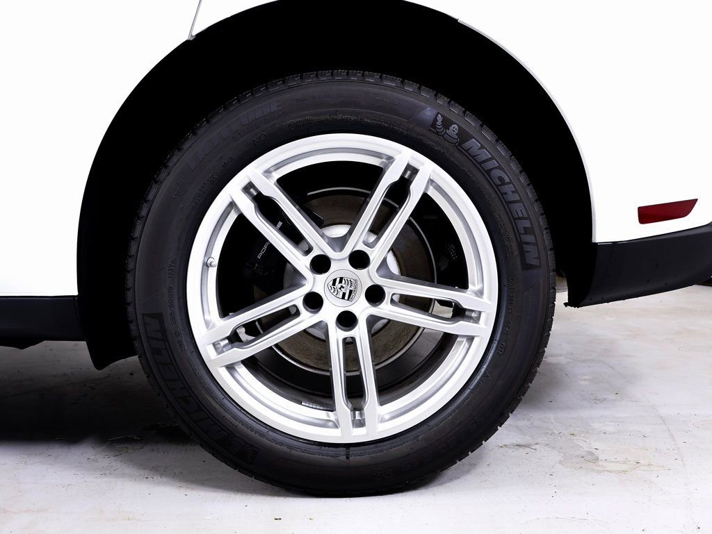 Certified 2025 Porsche Macan image 23