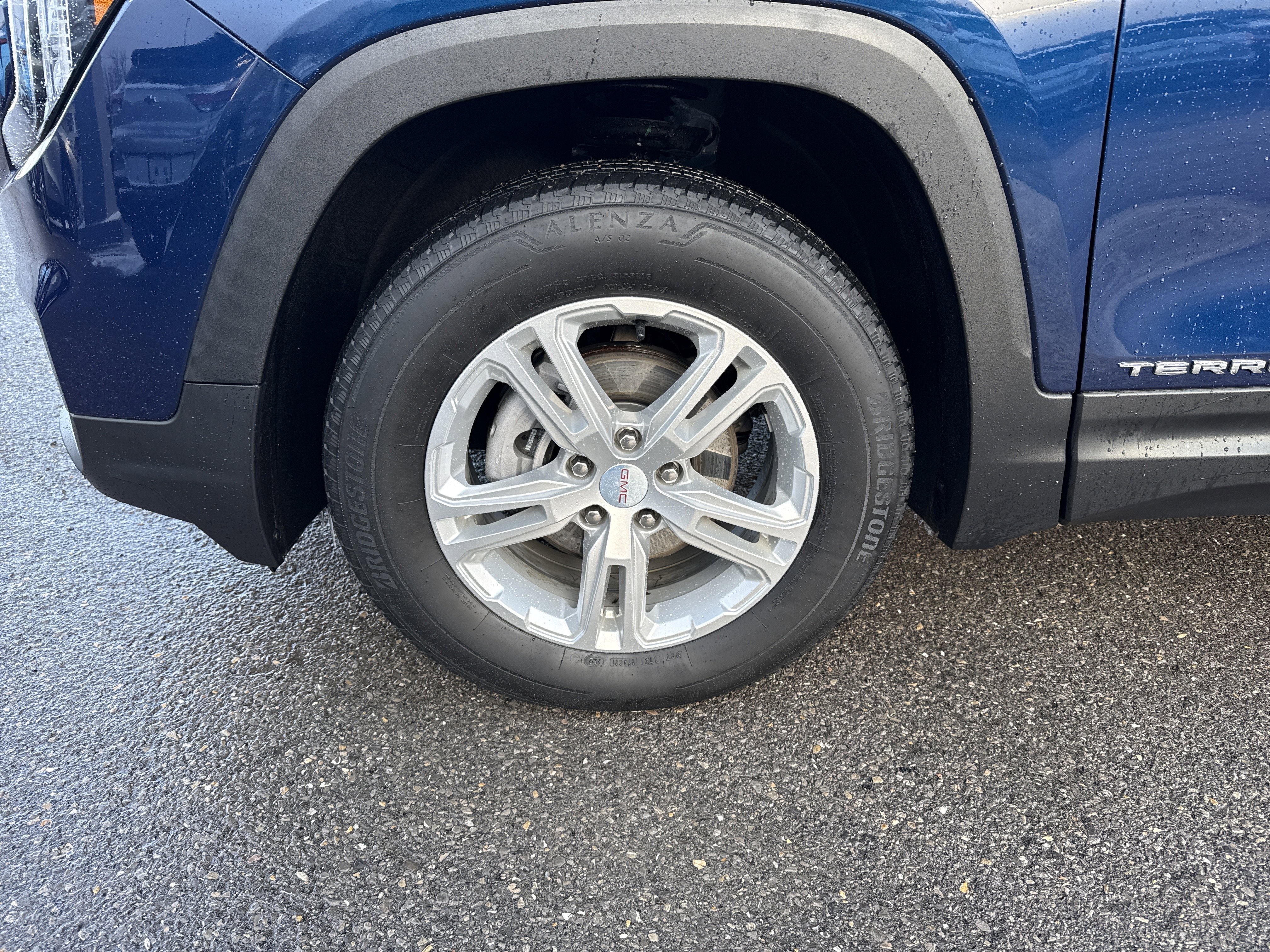 Used 2023 GMC Terrain SLE w/ Driver Convenience Package image 11