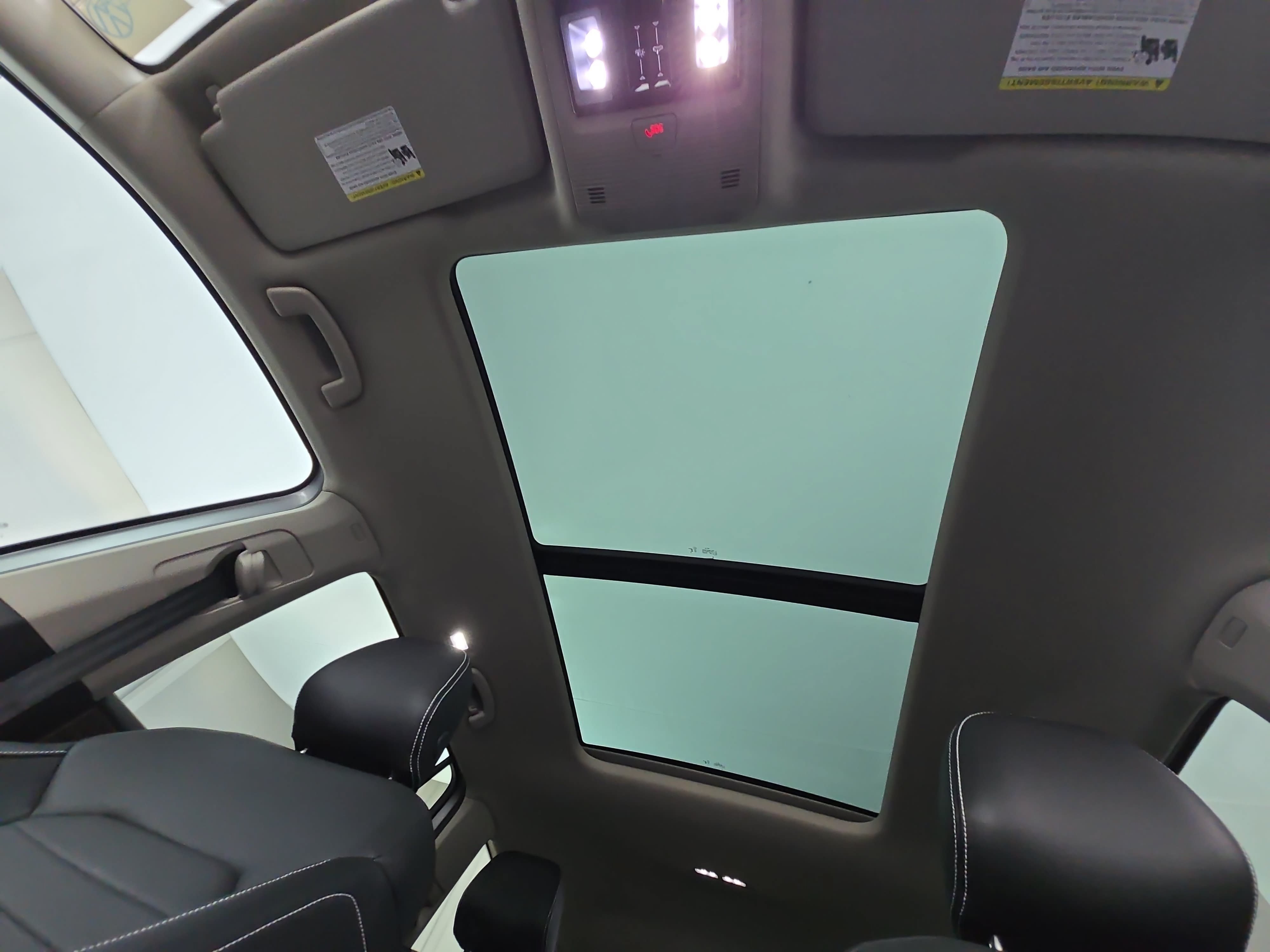 Certified 2025 Volkswagen Atlas SEL AWD/4WD image 31