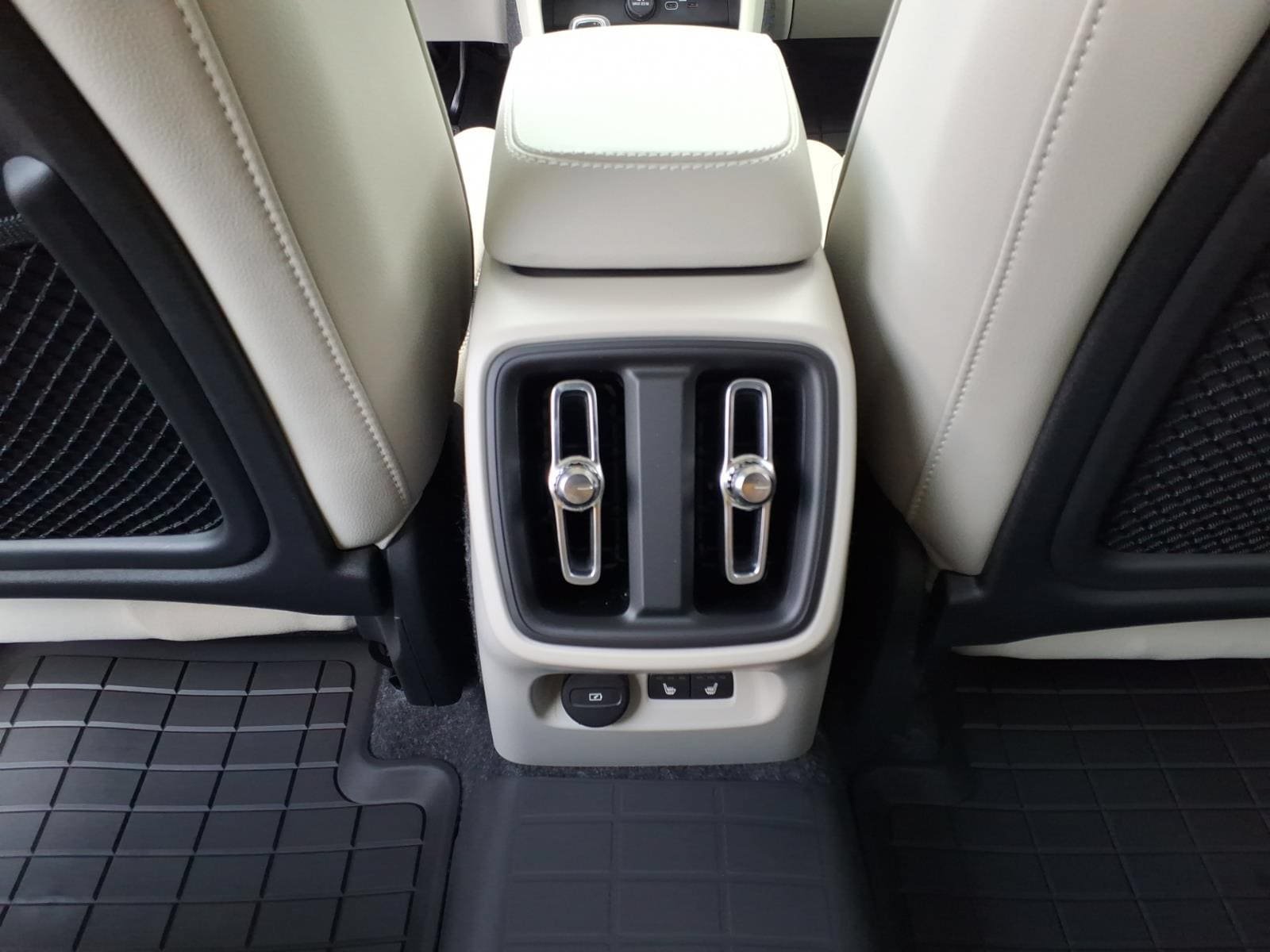New 2026 Volvo XC40 B5 Plus w/ Protection Package Premier AWD/4WD image 9