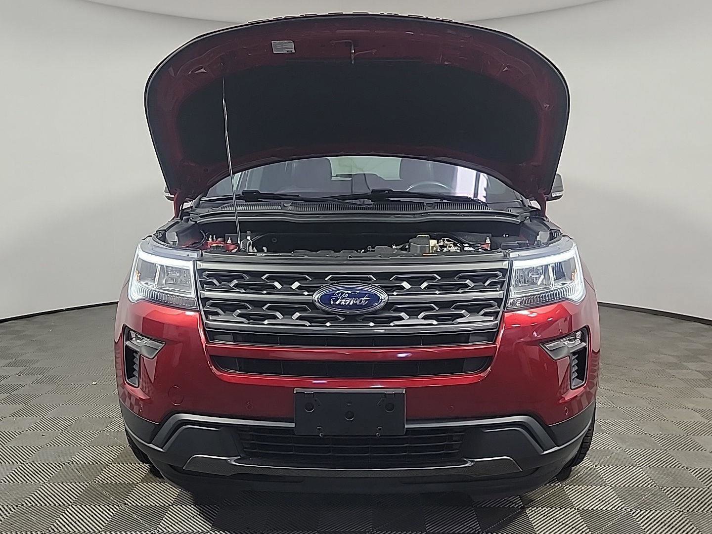Used 2018 Ford Explorer XLT w/ Equipment Group 202A AWD/4WD image 14