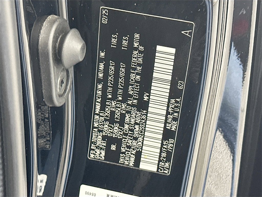 Used 2025 Toyota Sienna LE image 29