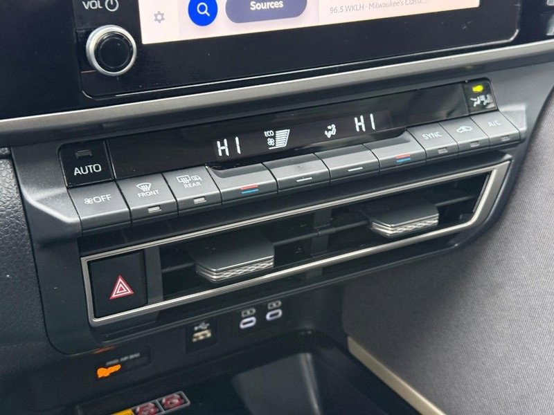 Used 2025 Toyota Camry LE image 28