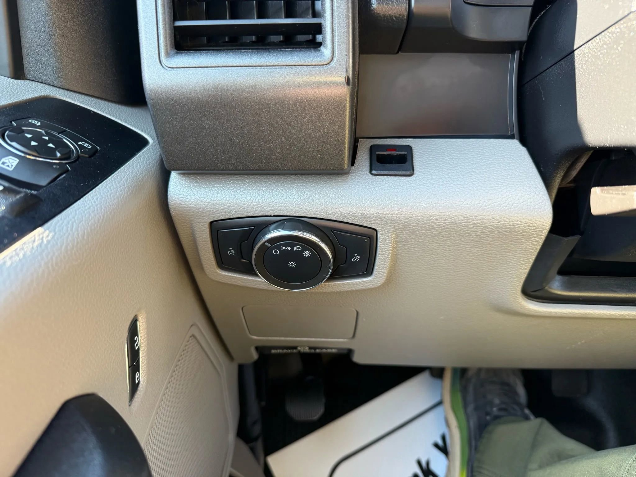 Used 2020 Ford F350 XL w/ Power Equipment Group image 17