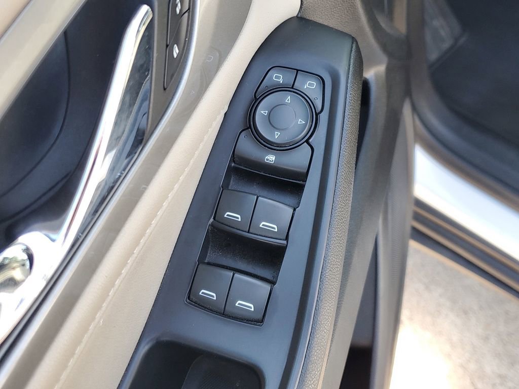 Used 2023 Chevrolet Traverse LS AWD/4WD image 18