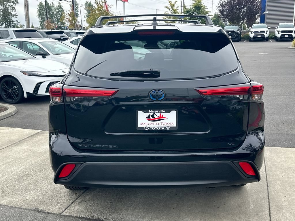 Used 2023 Toyota Highlander LE AWD/4WD image 4