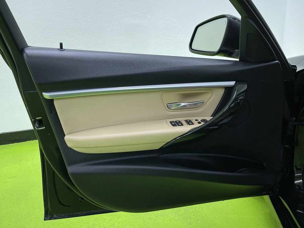 Used 2018 BMW 330e w/ Convenience Package RWD image 16