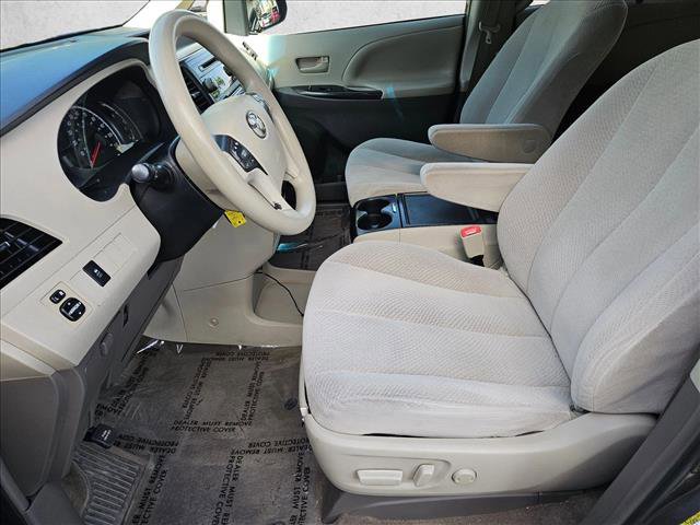 Used 2013 Toyota Sienna LE FWD image 18