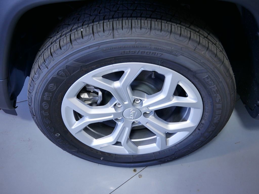 Used 2024 Jeep Compass Latitude image 19