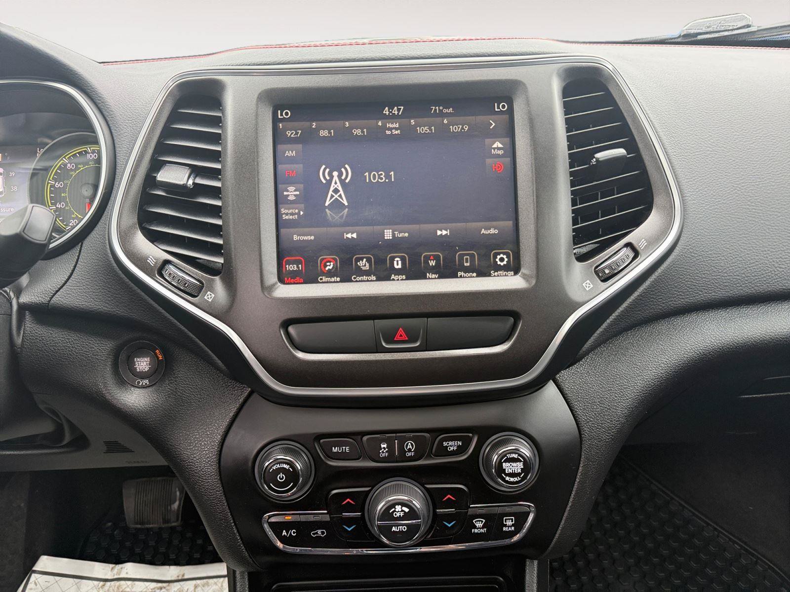 Used 2022 Jeep Cherokee Trailhawk w/ Sun & Sound Group AWD/4WD image 14