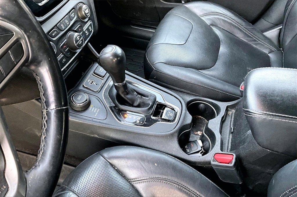 Used 2019 Jeep Cherokee Limited image 13