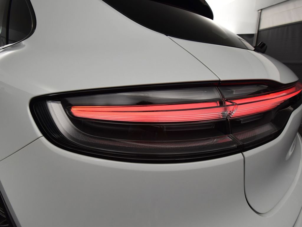 Used 2025 Porsche Macan image 12