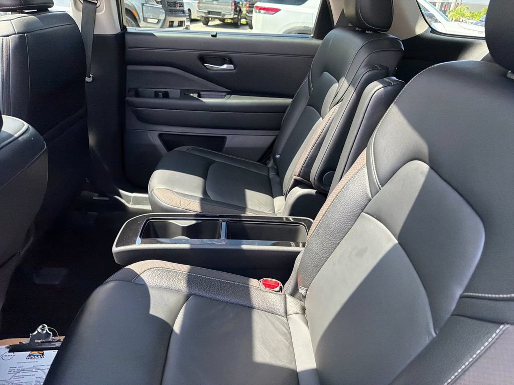 Used 2023 Nissan Pathfinder SL w/ SL Premium Package AWD/4WD image 39