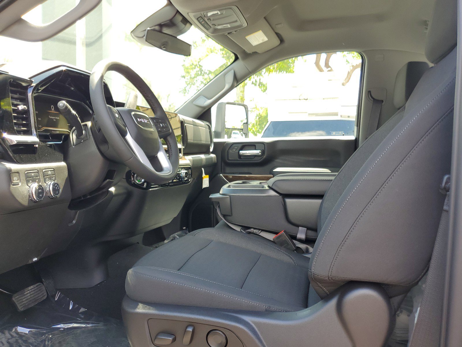 Used 2024 GMC Sierra 2500 SLE w/ SLE Convenience Package image 11