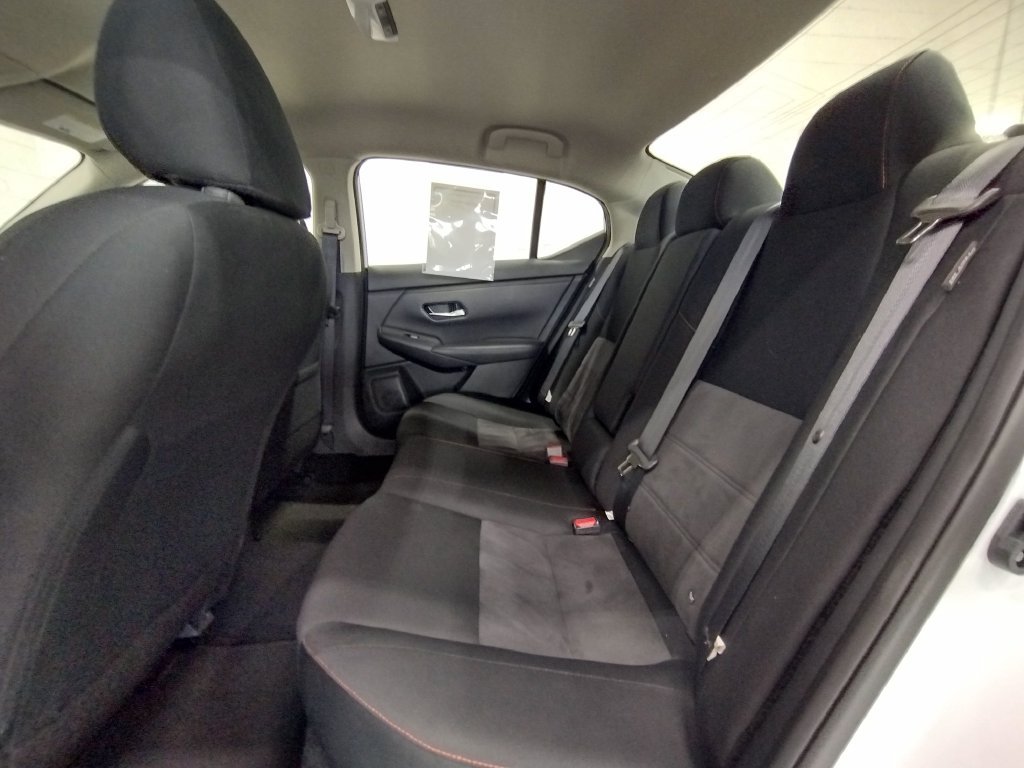 Used 2025 Nissan Sentra SR FWD image 33