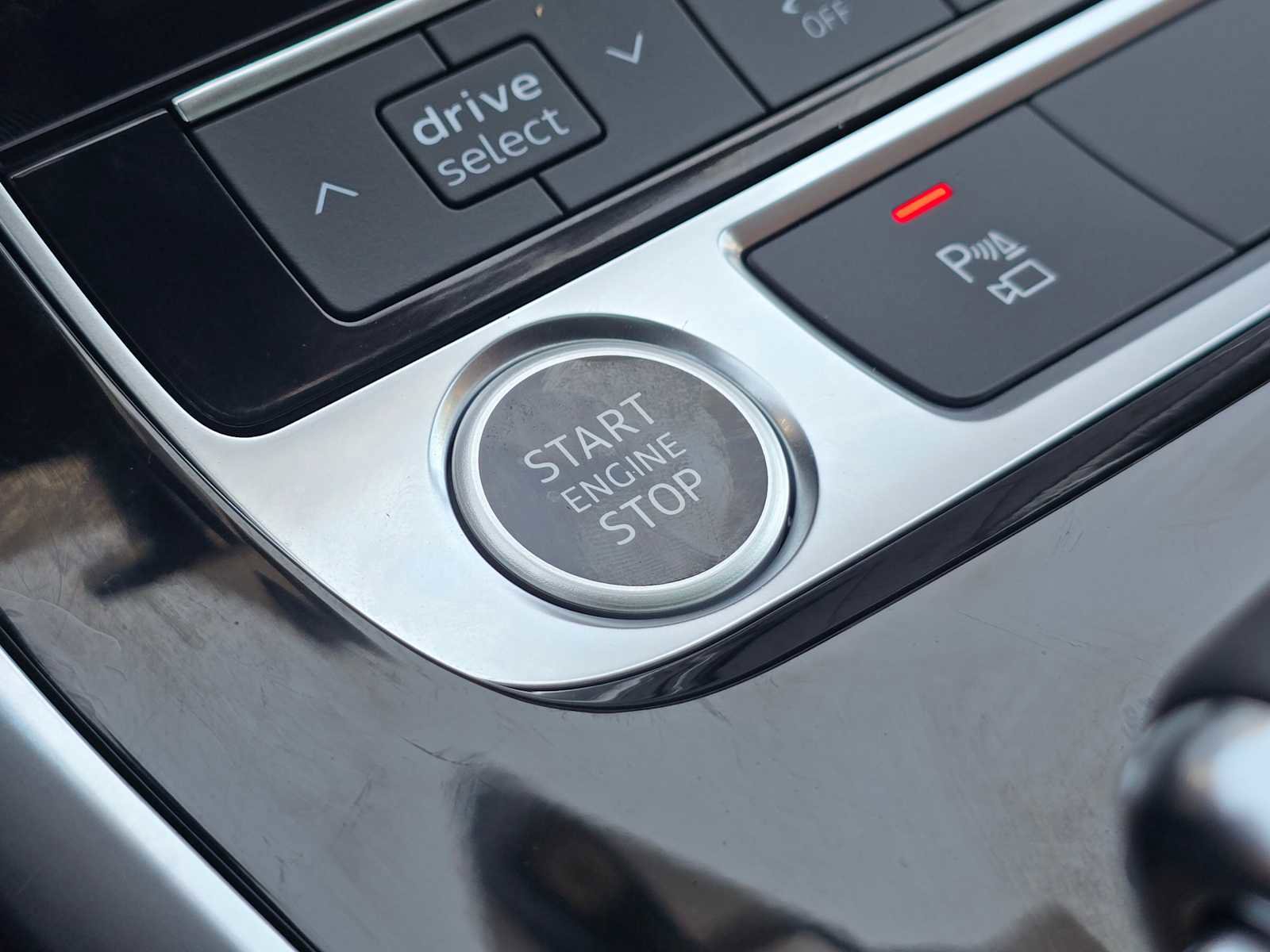 New 2025 Audi Q8 Premium Plus image 32
