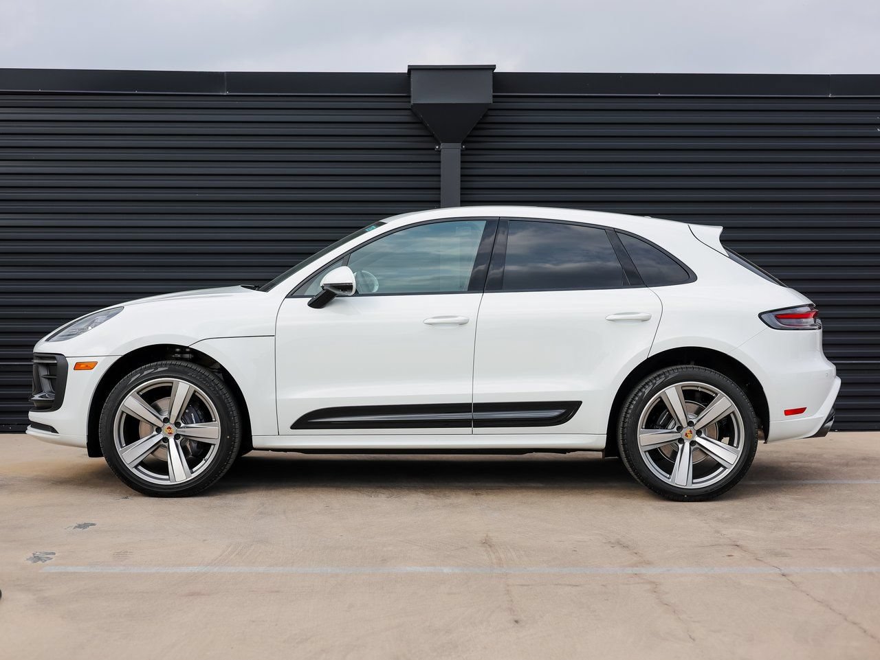 Certified 2026 Porsche Macan AWD/4WD image 2