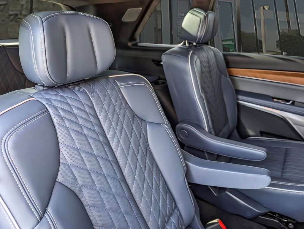 New 2026 Cadillac Vistiq Premium Luxury AWD/4WD image 23