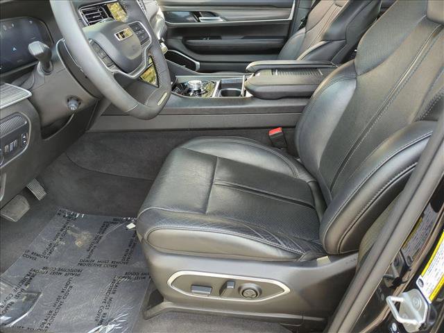 Used 2024 Jeep Wagoneer L Series II w/ Flexible Seating Group image 15