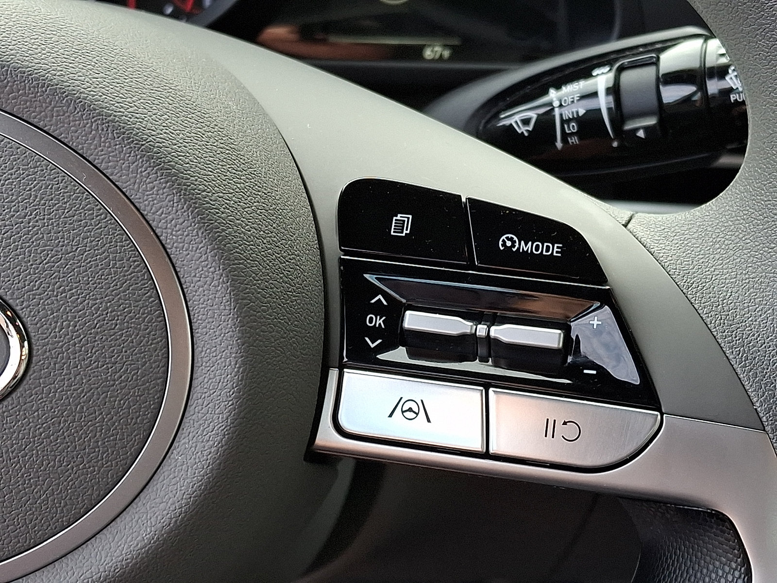 Certified 2023 Hyundai Elantra SEL FWD image 24