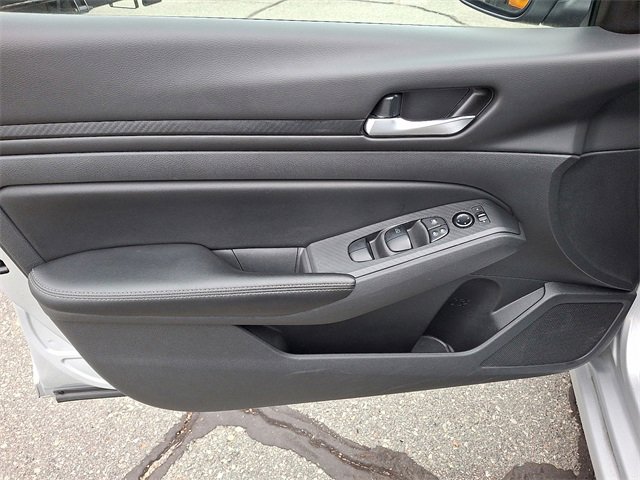 Used 2024 Nissan Altima 2.5 SV image 9
