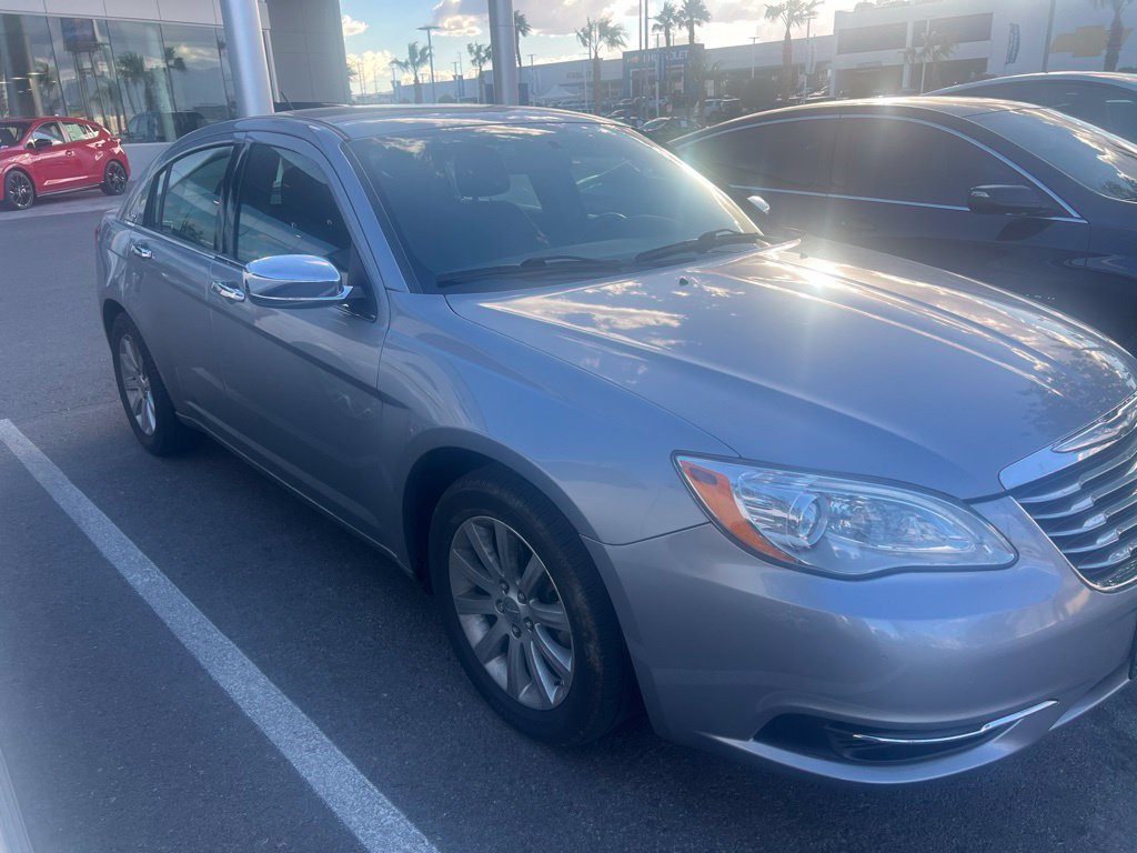 Used 2014 Chrysler 200 Touring FWD image 4