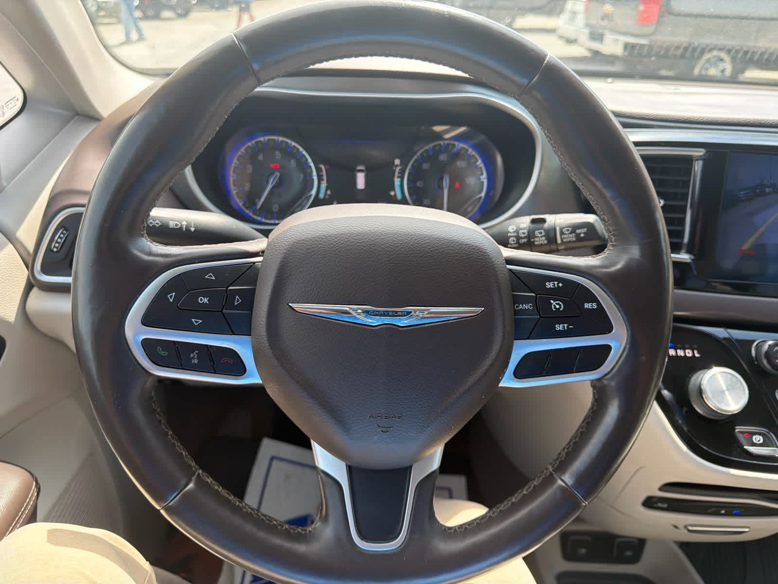 Used 2017 Chrysler Pacifica Touring-L Plus FWD image 18