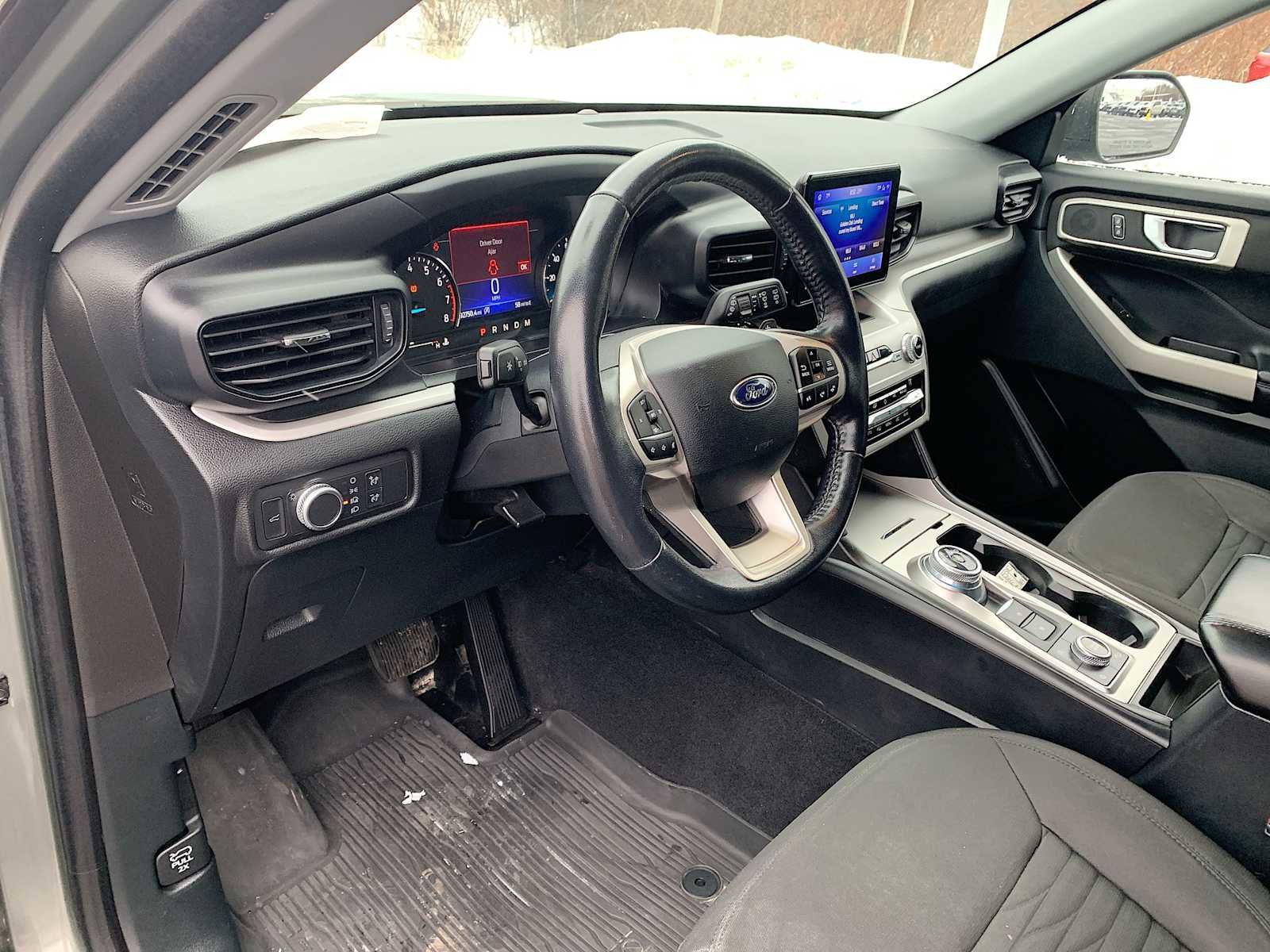 Used 2020 Ford Explorer XLT image 10