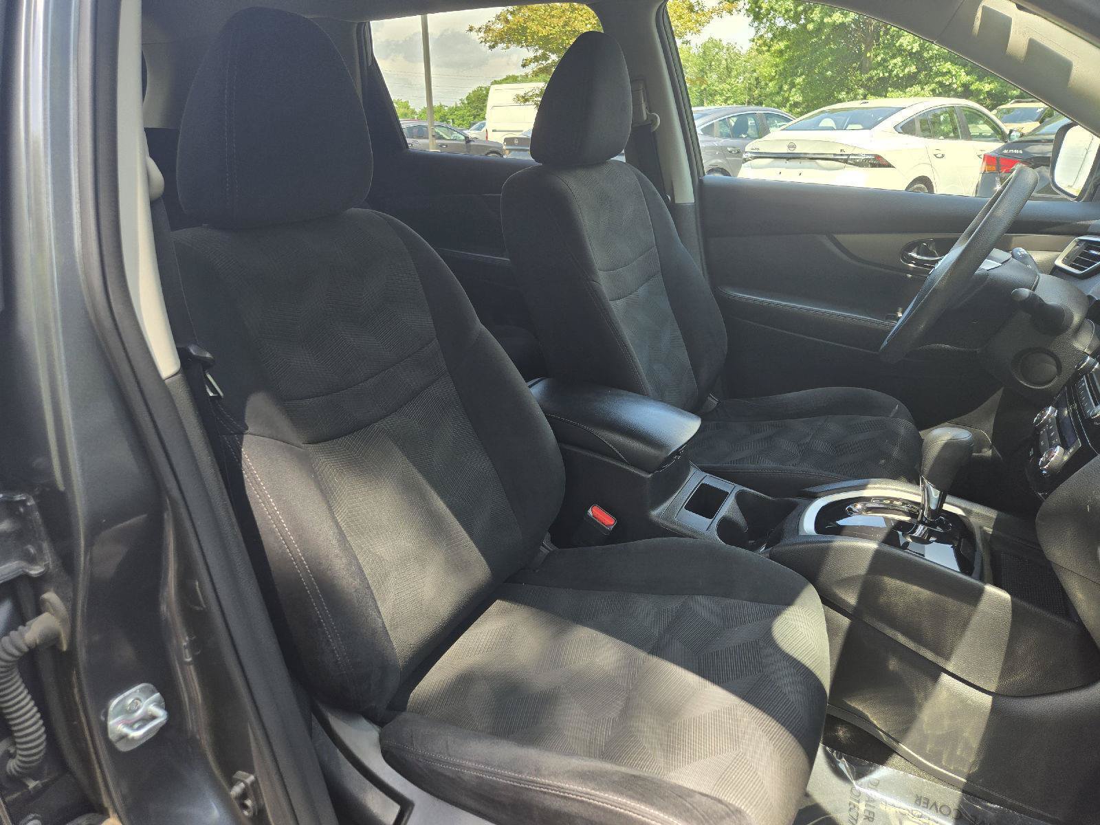 Used 2015 Nissan Rogue SV w/ SV Moonroof Package FWD image 23