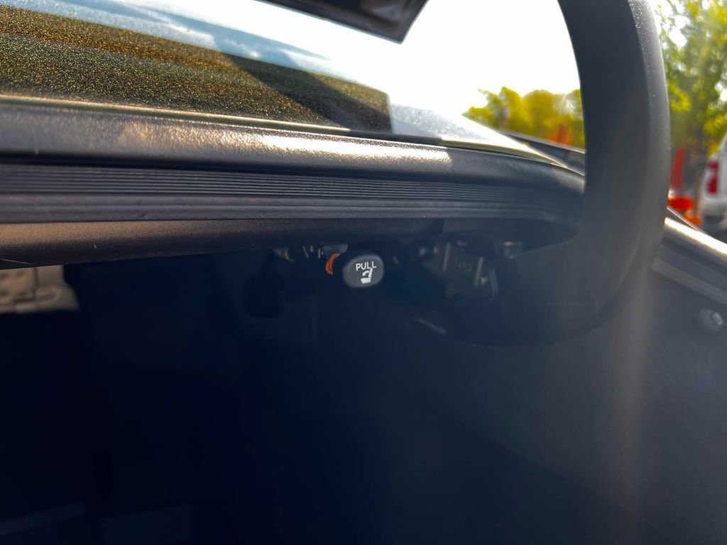 Used 2020 Toyota Camry XLE w/ Sunroof Package image 34